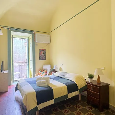 Apartment Zhara Buda Catania